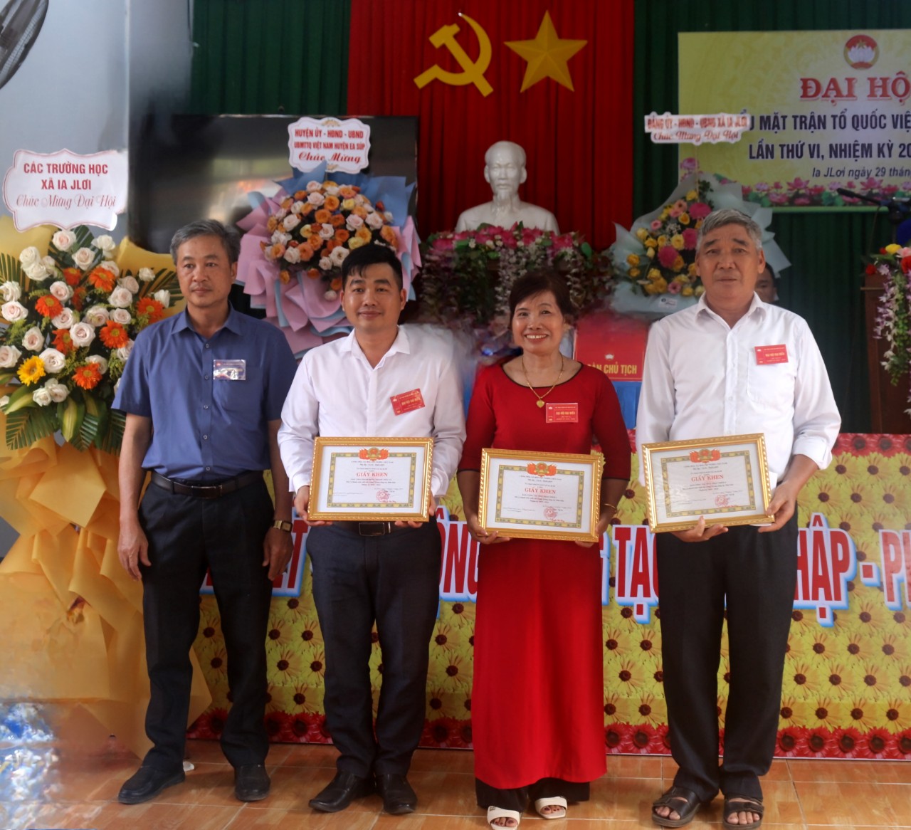 3 tập thể